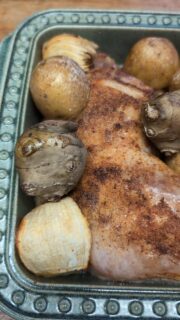 Super easy way to eat whole foods.  Throw it in a dish and roast it in the oven.  Couldn't be simpler.  It's even better when the ingredients came from your own garden. 

If you don't know where to start, go check out our new app Garden by Willowbottom. 

Link in bio.

#jerusalemartichoke #growyourownfood